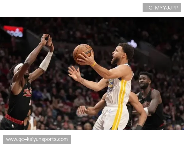 库里末节连续命中高难度三分,勇士客场实现15分逆转奇迹 库里末节连续命中高难度三分,勇士客场实现15分逆转奇迹